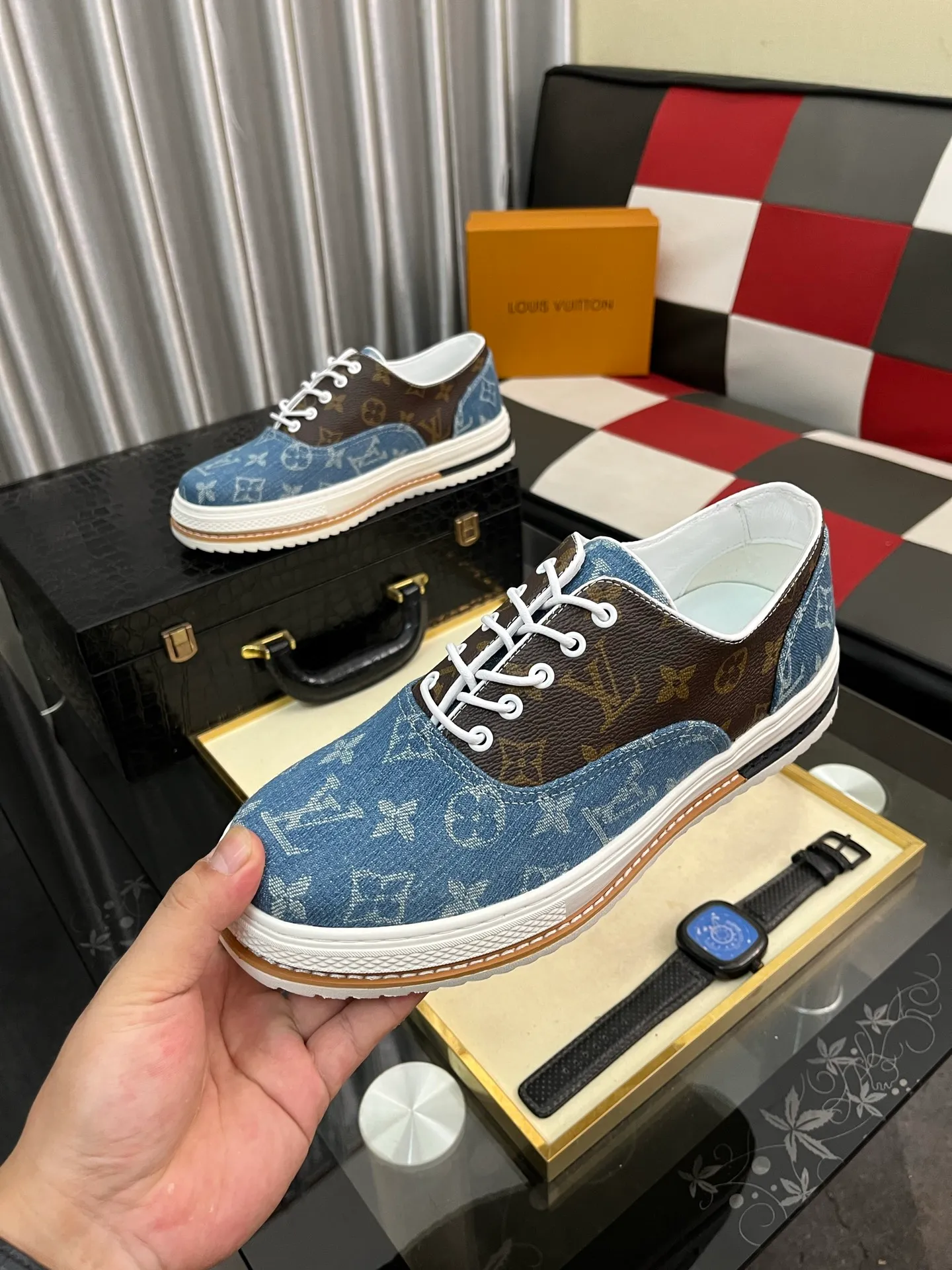 Men's Men's Shoes 💰420⌚️⌚️🇮🇹🇮🇹LV Louis Vuitton. The latest trendy casual shoes are popular in physical stores in sizes 38-44. New spring and summer comfortable imported custom original cowhide, unique jacquard fabric element design. Paired with sheepskin lining, Lv original bottom, [taiyang][taiyang] high-end packaging and high quality💪Details determine the quality, you can enter and leave the counter at will, welcome to compare🇮🇹